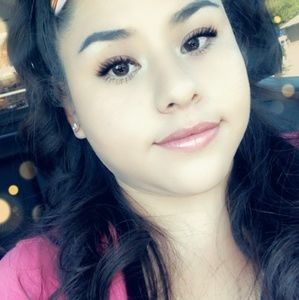 Meet your Posher, Nadia